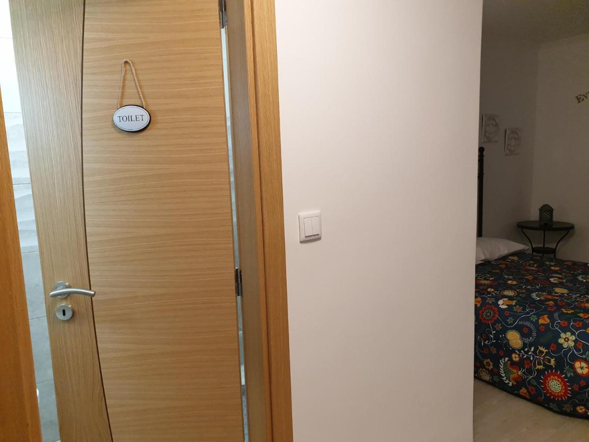 Lisbon Hostel Terminal 4 ภายนอก รูปภาพ
